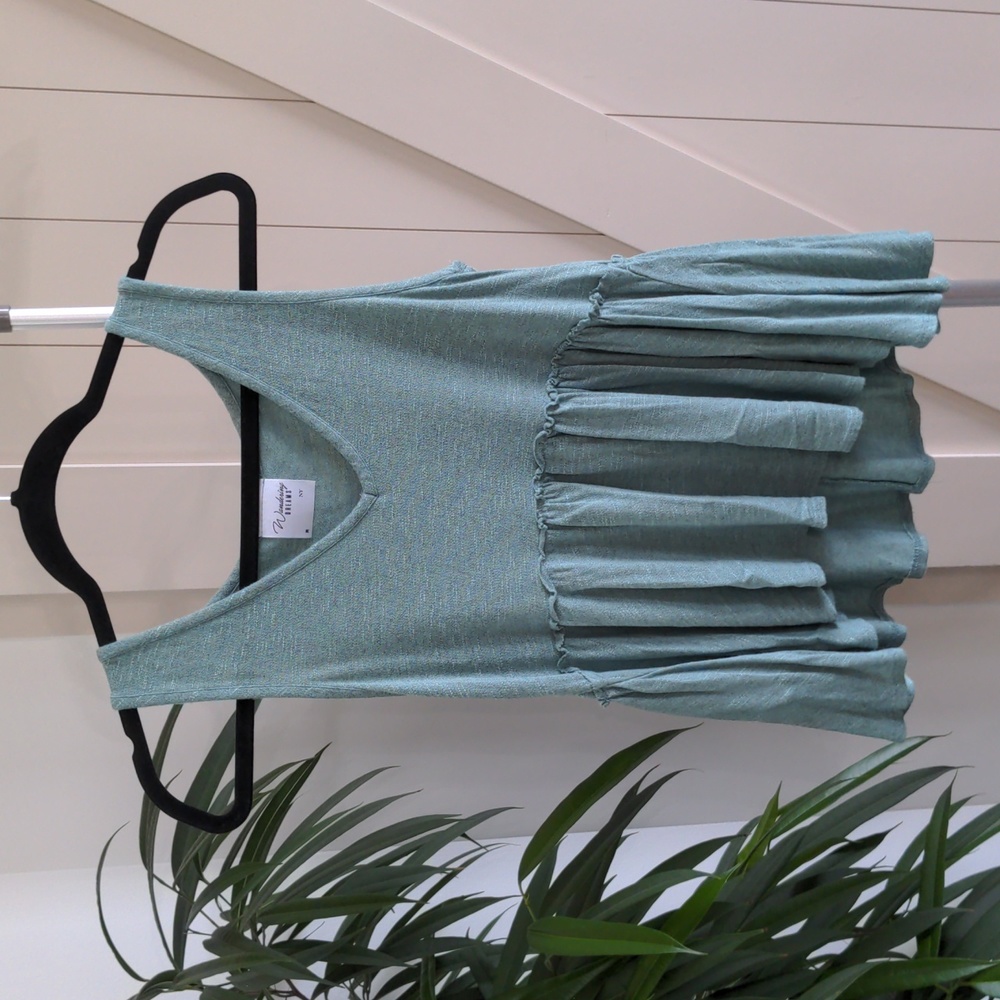 wandering dreams NY medium green tank cropped top